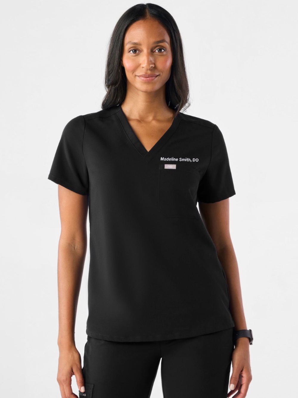 FIGS Women’s Relaxed Catarina™ One-Pocket Scrub Top – Black (XS)